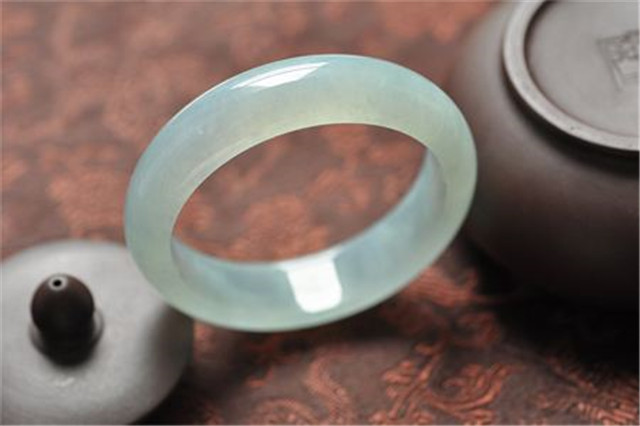 翠友们购买翡翠手镯有什么技巧？本文给你答案！(图文)   第3张