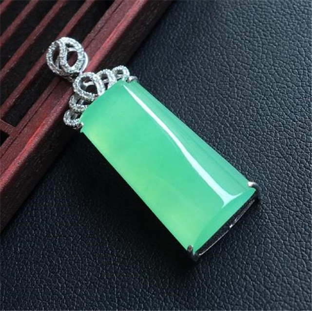 翡翠无事牌的来历是什么？这里面学问可大了！   第2张