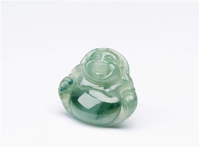 翡翠手镯和翡翠手串一起带假翡翠的危害有多大？别再买它了！   第2张