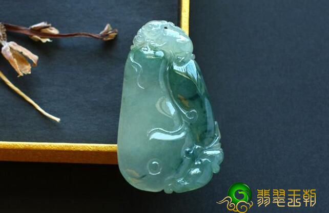 翡翠冰种翡翠，“晶莹透亮，玉洁冰清”全是对它最好是的描述   第2张