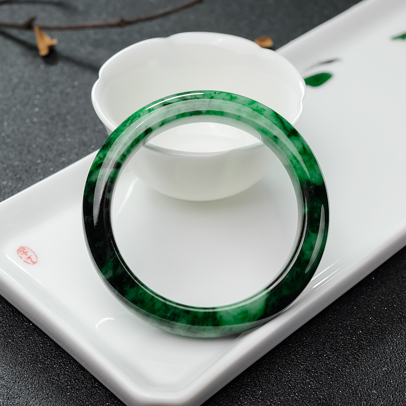翡翠手镯完美翡翠色差一分，价差十倍？视其品质而定！   第3张
