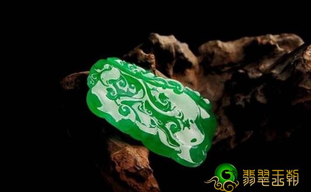 翡翠的糯种是什么意思为何新疆和田玉的价格对比翡翠的低？   第2张