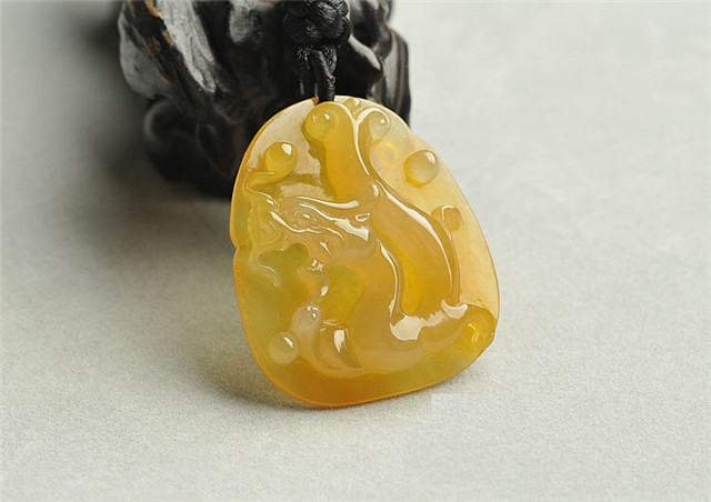 带你了解黄翡翠价格，如何鉴别它的真假很重要！   第2张