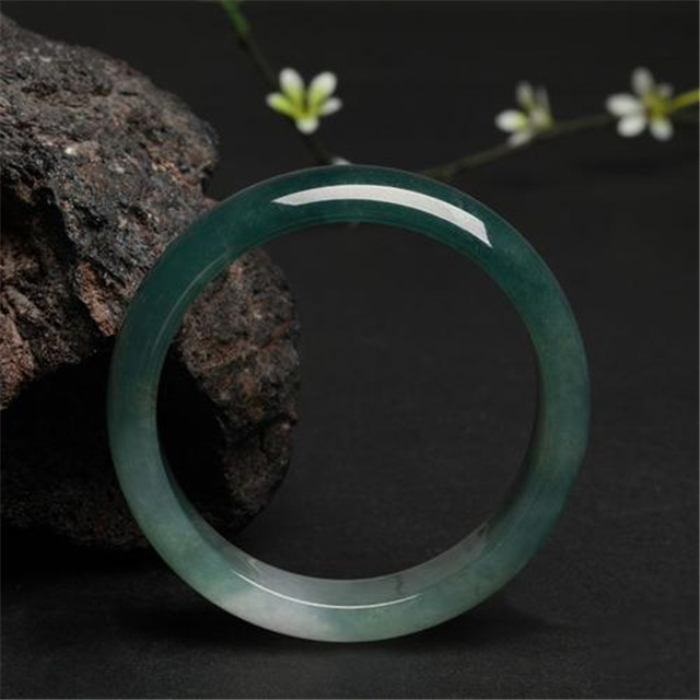 翡翠岫玉吊坠什么样的翡翠都保值吗？关于这个问题我有话说！   第3张