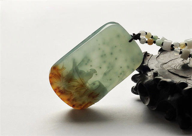 桃花春翡翠原石打灯三色翡翠值钱吗？原来它和三彩翡翠的区别这么大！(图文)   第2张