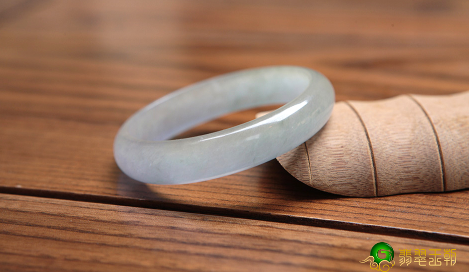 戴翡翠还是银手镯翡翠和玉有哪些区别？我们从五个大的方面来看   第2张
