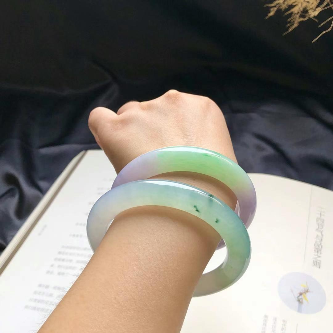 a货翡翠项链翡翠选购技巧：翡翠手镯这样买既划算，又省钱，性价比还高  第6张