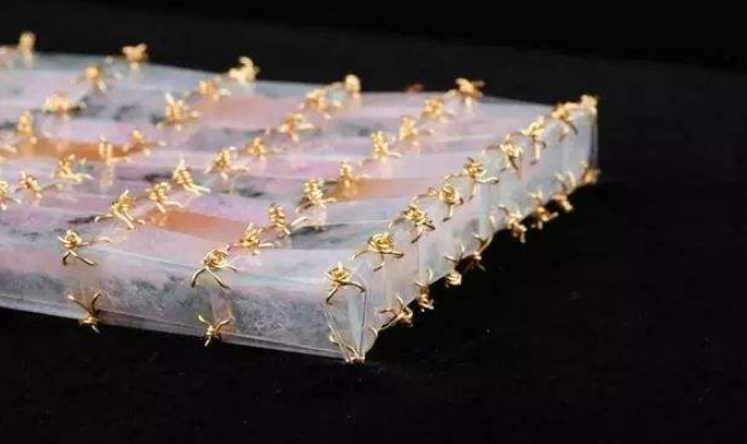 用160片翡翠制作钱包？人们看了之后直呼：土豪啊！   第2张