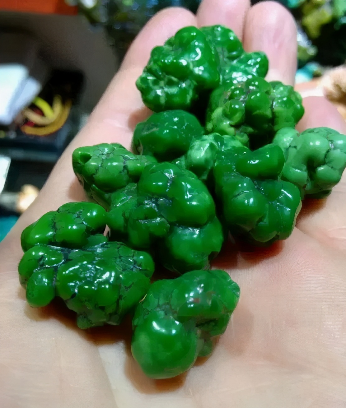 小块翡翠原石去皮如果您见过这七种绿松，算我输  第13张