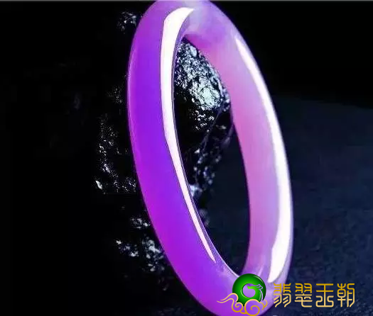 山东翡翠鉴定中心最强翡翠翡翠赌石，380万切出来两个亿！   第2张