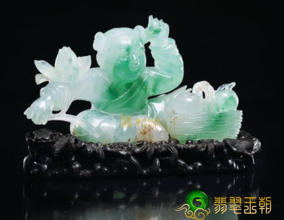 翡翠戒指配图翡翠道童的喻意是啥 