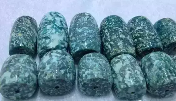 怎样辨别真假翡翠玉镯绿松石有多少种类  第12张