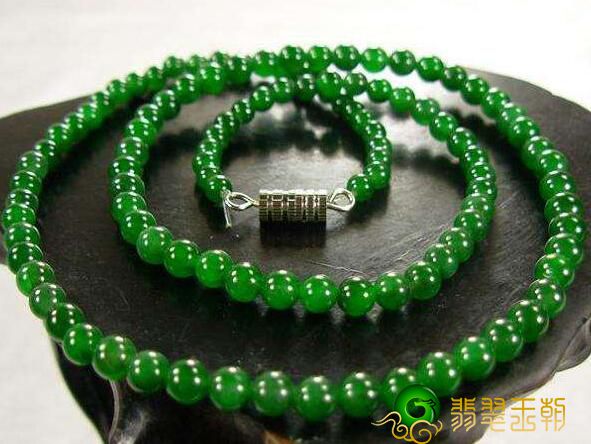 萧山翡翠原石加工哪些的翡翠能够做为个人收藏级翡翠？个人收藏级翡翠该具有的特性   第1张