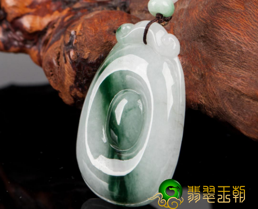 翡翠扳指多少钱什么叫翡翠的色根？对翡翠色根的了解必须许多 的专业知识和工作经验   第3张