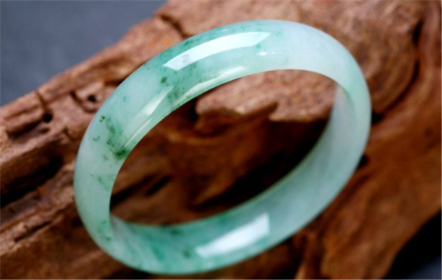 翡翠镯子全是棉为何还那么贵?看完的人都懂了！(图文)   第3张