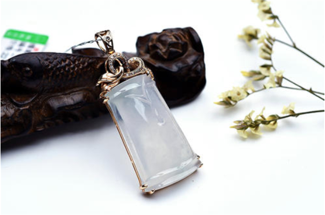 翡翠手镯更好看吗翡翠竹节的寓意有哪些？什么人适合佩戴它？   第1张