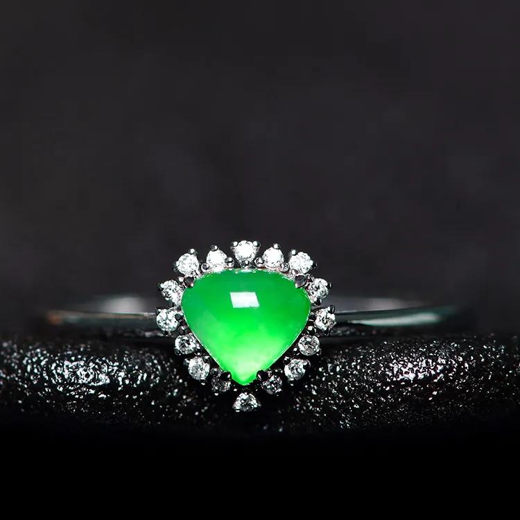 
                传说中的龙石种翡翠，比玻璃种还漂亮百倍！
   第2张