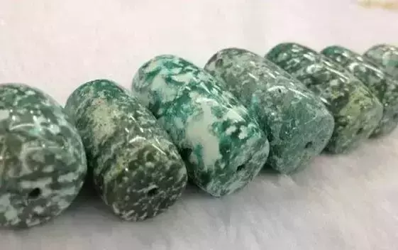 怎样辨别真假翡翠玉镯绿松石有多少种类  第13张