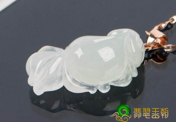 翡翠鉴定方法简单方法翡翠锦鲤合适哪些人配戴？不一样的人配戴有不一样的注重   第1张