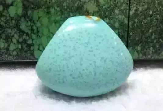 怎样辨别真假翡翠玉镯绿松石有多少种类  第15张