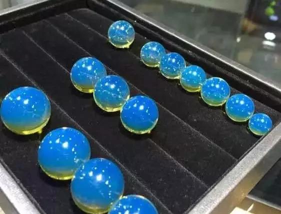 翡翠耳环图片价格批发世界上最好最高端的琥珀竟然是它？  第4张