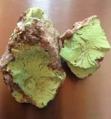 怎样辨别真假翡翠玉镯绿松石有多少种类  第6张
