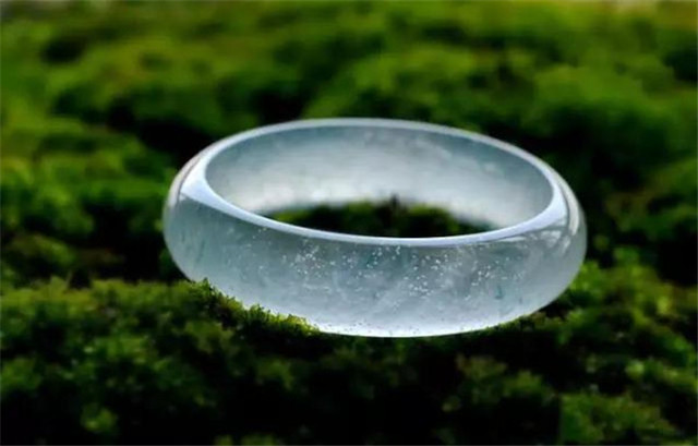 翡翠手把件市场价翡翠的棉对于价值有影响吗？来看行家怎么说！(图文)   第1张