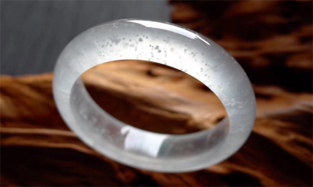 翡翠镯子全是棉为何还那么贵?看完的人都懂了！(图文)   第2张