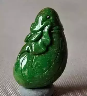 怎样辨别真假翡翠玉镯绿松石有多少种类  第4张