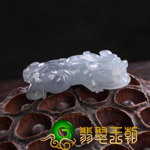 翡翠观音头吊坠价格不一样成色的翡翠貔貅吊坠意味着的喻意各有不同   第1张