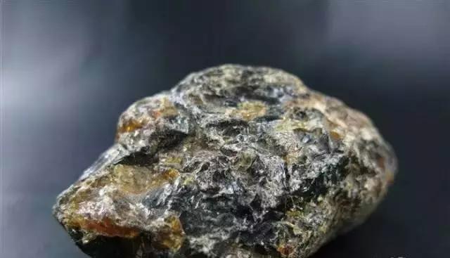 翡翠耳环图片价格批发世界上最好最高端的琥珀竟然是它？  第3张