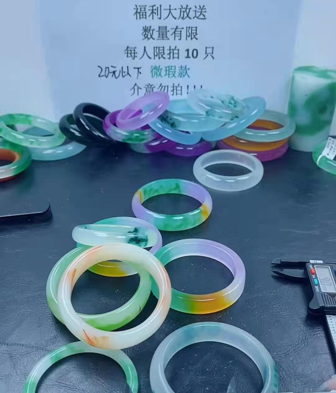 什么是翡翠晴水手镯科普干货：翡翠手镯会越戴越好看，越戴越透亮吗  第7张