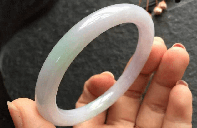 冰种翡翠的冰渣什么样翡翠的价值有高有低，什么是入门级翡翠？(图文)   第2张