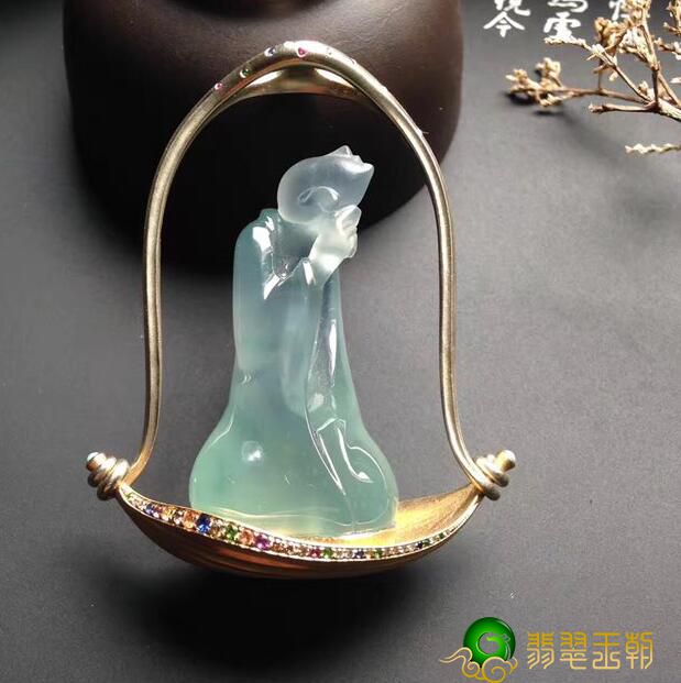 玻璃种紫罗兰翡翠手镯为何翡翠的价钱那麼贵呢？ 