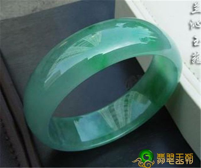 手镯冰种翡翠芙蓉种翡翠价格高吗？总结一下它的特点！   第3张