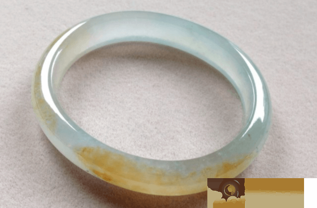 揭密翡翠冰种黄翡翠价钱！翡翠冰种和糯冰种的差别在哪儿？   第3张