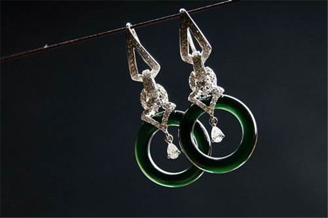 冰种翡翠怎么样墨翠的价格高吗？讲一讲墨翠的特点！(图文)   第3张