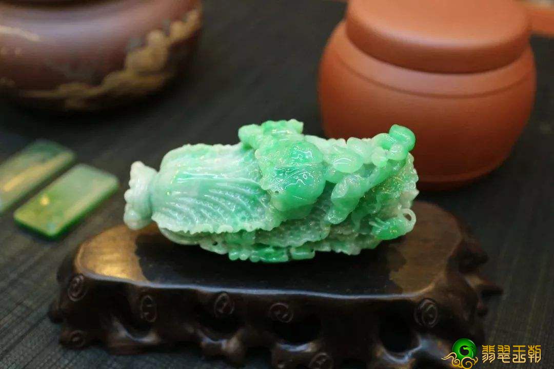 翡翠原石能出证书吗翡翠大白菜为什么是稀世之宝？它的使用价值从哪里反映？   第2张