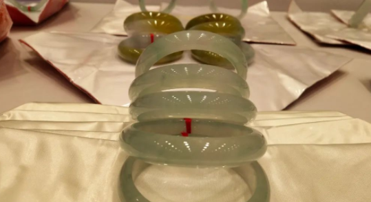 花几千上万买翡翠盲盒，有人觉得值，有人觉得坑  第4张