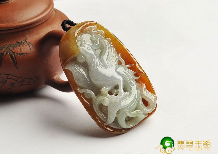 白色翡翠吊坠价格漂亮高雅的翡翠鳳凰有什么喻意?   第2张