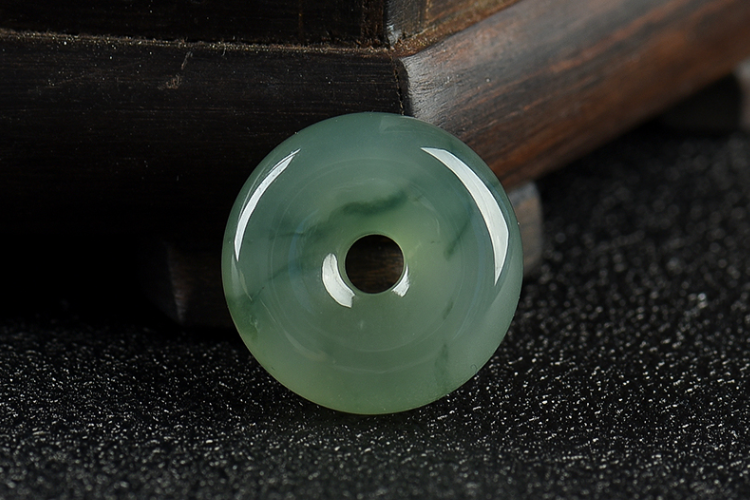 翡翠a货_珠链油青种翡翠如何鉴别，有什么技巧 