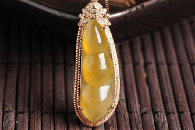 黄翡翠和绿翡翠哪个值钱？什么样的黄翡翠更有价值？   第3张