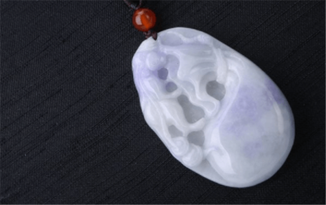 哪些翡翠挂件不值得买？看完不再吃亏上当！   第2张