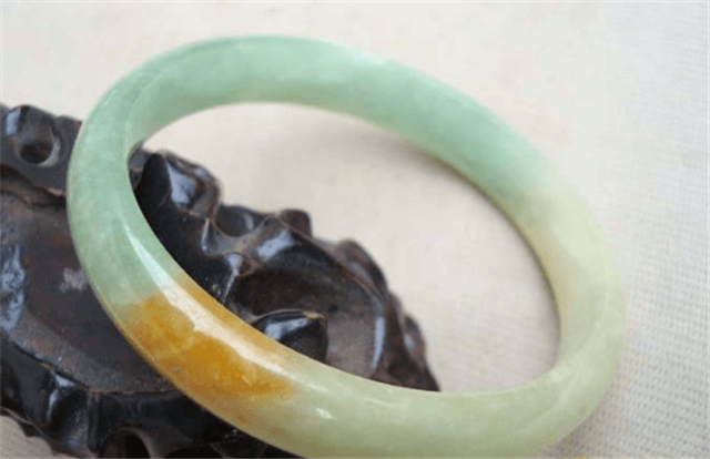 翡翠有辐射吗豆种的翡翠手镯价格一般多少？不看不知道，一看吓一跳！   第4张