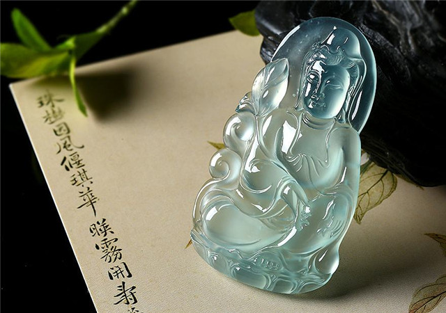 天然翡翠毛料玉观音吊坠价格高吗？玉观音只能男性佩戴吗？   第3张