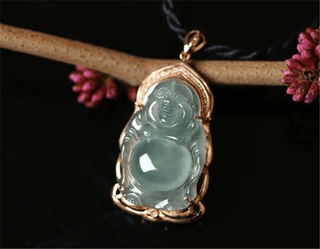 翡翠玉佛吊坠价格高吗？我们该如何挑选它？   第3张