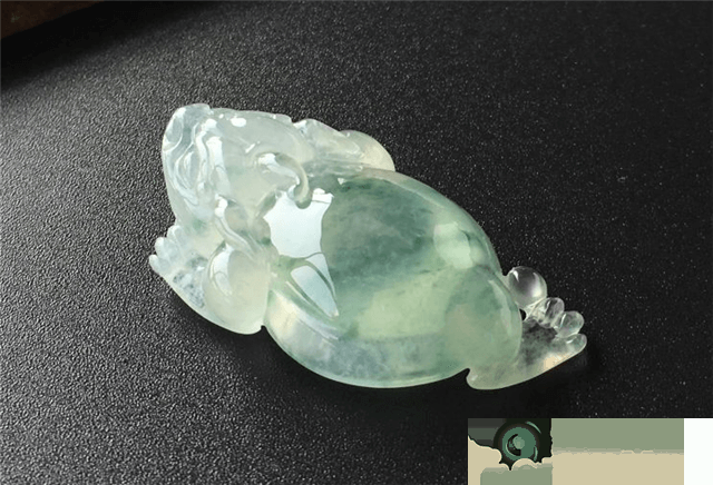 翡翠冰种猫眼界面寓意聚财的翡翠如何挑选？挑选这类翡翠手工雕刻件准沒有错！   第3张