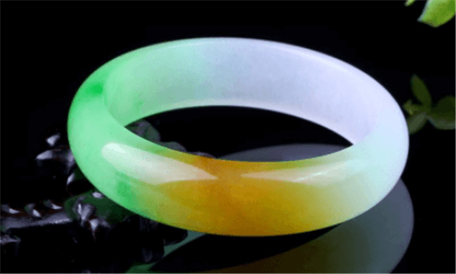 翡翠苍蝇翅挂件图片福禄寿玉镯价值都很高吗？一起来了解一下！   第2张