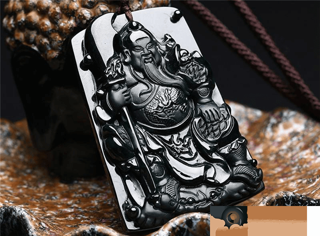 假如你购买的是这种翡翠玉挂件，还记得要多注意眼睛部位！   第3张