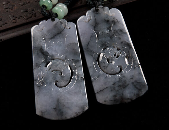 翡翠手镯怎么样鉴定黑色翡翠值钱吗？看完你就有答案了！   第1张